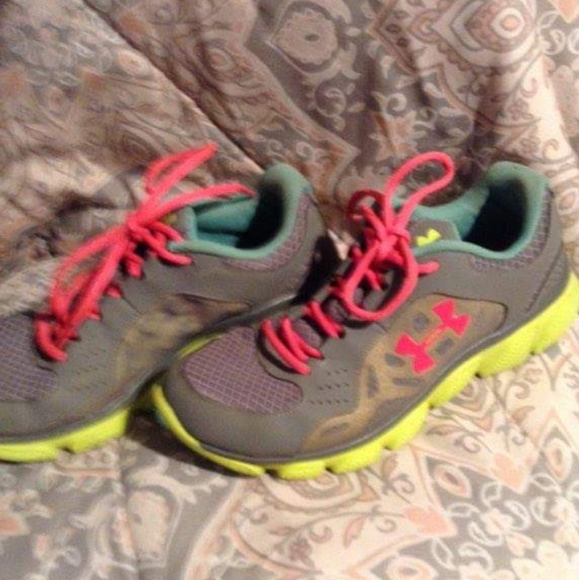 Under Armour shoes - Picture 4 of 5